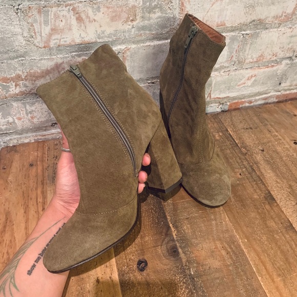 Steve Madden Shoes - Olive green suede boots